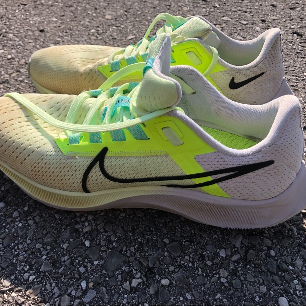 Nike Air Zoom Pegasus 38 Women’s Running Shoes US 9.5 Green/ Yellow